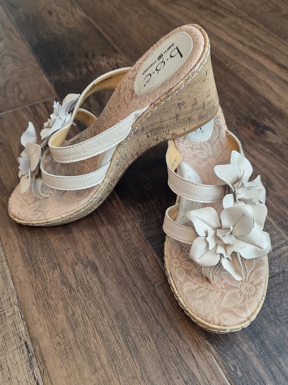 b.o.c. Women's Cream Floral Wedge Sandals - Picture 4 of 7